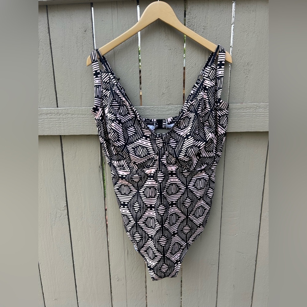 NWT Bravissimo Swimsuit Tummy Control Geometric Print Beach Vacation Sz 40K